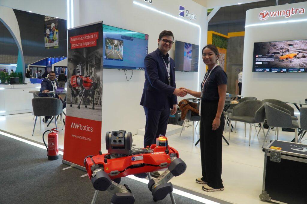 ANYbotics and WBP demonstrated ANYmal’s capabilities to industry leaders at ConteQ Expo24, Doha, Qatar.