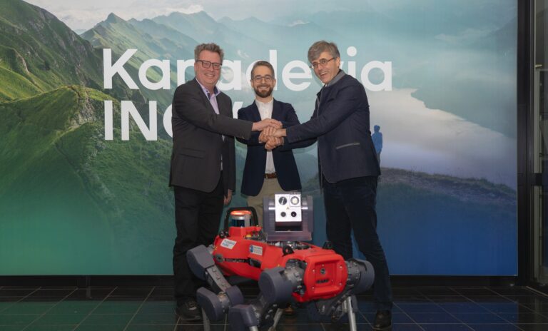 Thomas Feilenreiter (EVP of Business Unit Systems and Service Solutions), Péter Fankhauser (CEO ANYbotics) , Bruno-Frédéric Baudouin (CEO Kanadevia Inova) ©Kanadevia Inova AG.